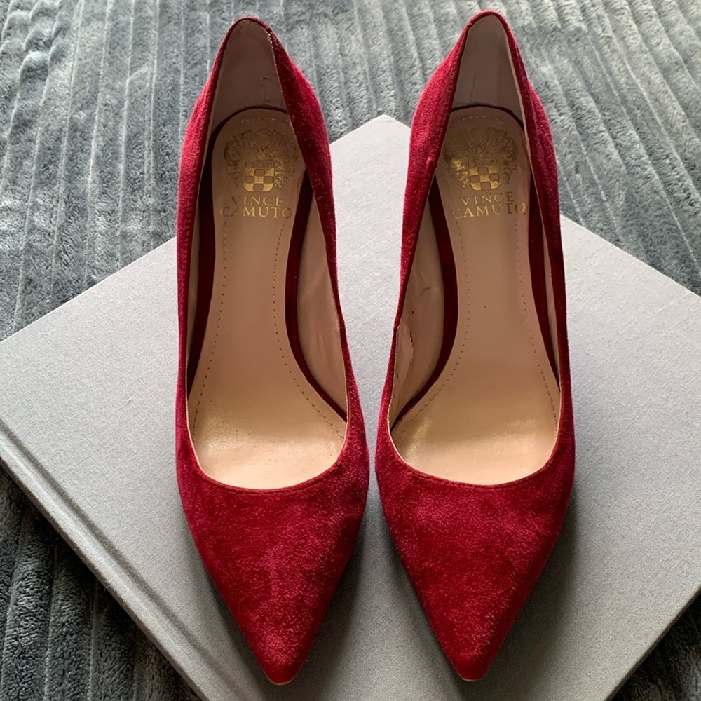 Vince Camuto Sophia Suede Kitten Heels in Size 7.5